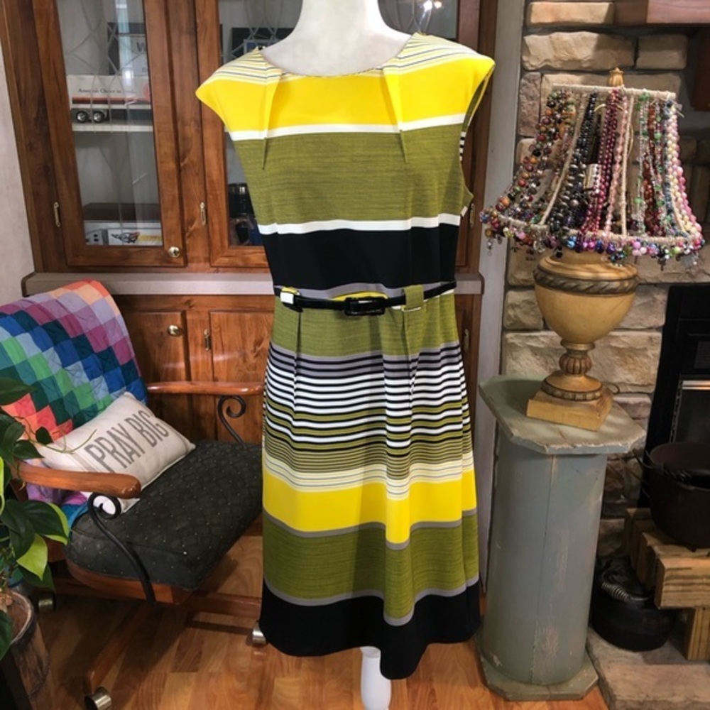 ILE NEW YORK SIZE 12 BLACK & YELLOW SLEEVELESS CAREER DRESS. EUC BELT INCLUDED
